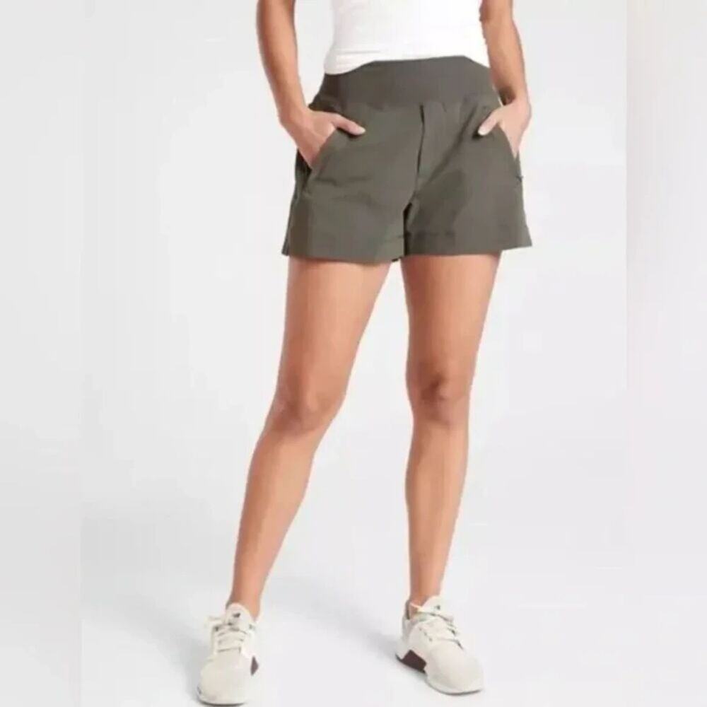 Athleta Women's Trekkie North Mid-Rise Shorts in Olive Green Plus Size 24 NWT